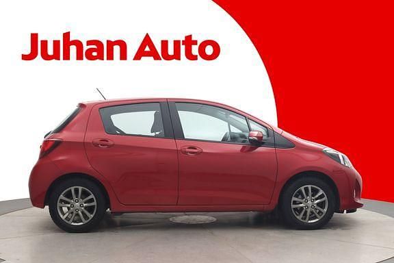 Käytetty Toyota Yaris Multidrive S 99 HP (72 kW) 2016 Punainen Viistoperä