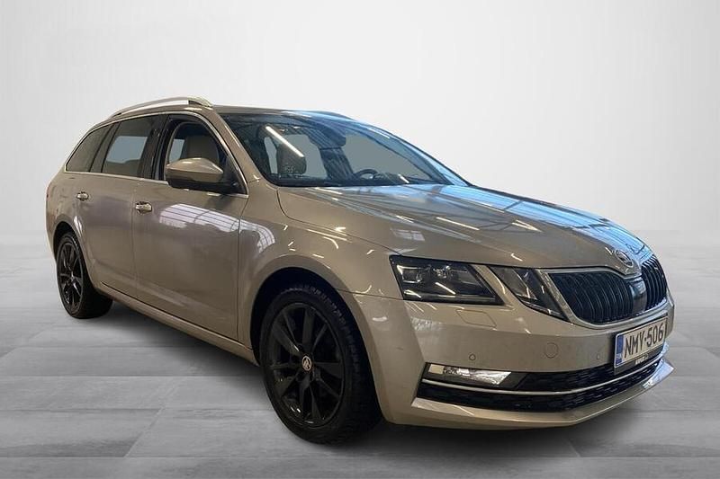 Käytetty Skoda Octavia Style 150 HP (110 kW) 2018 Ruskea Farmari