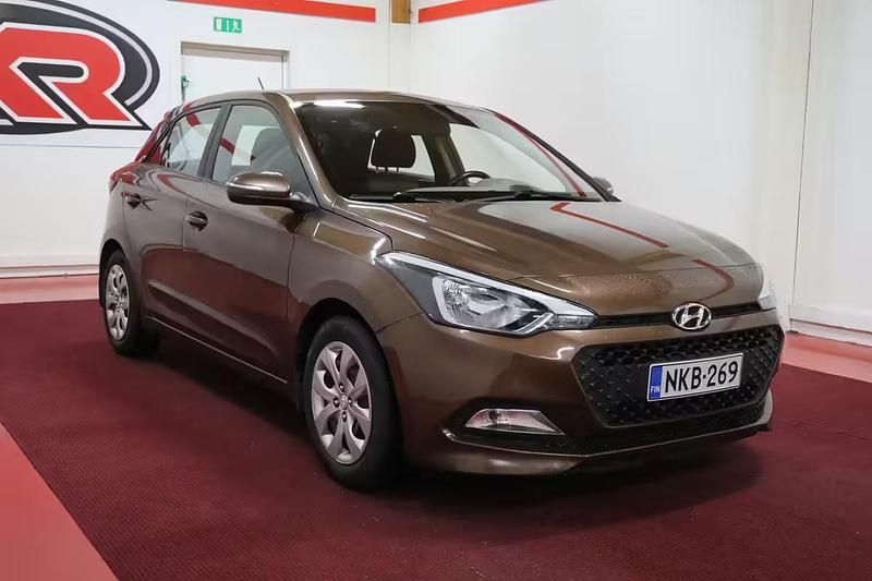 Käytetty Hyundai i20 Classic 75 HP (55 kW) 2015 Viistoperä