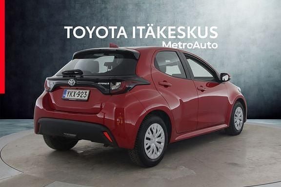 Käytetty Toyota Yaris Active 114 HP (83 kW) 2022 Punainen Viistoperä