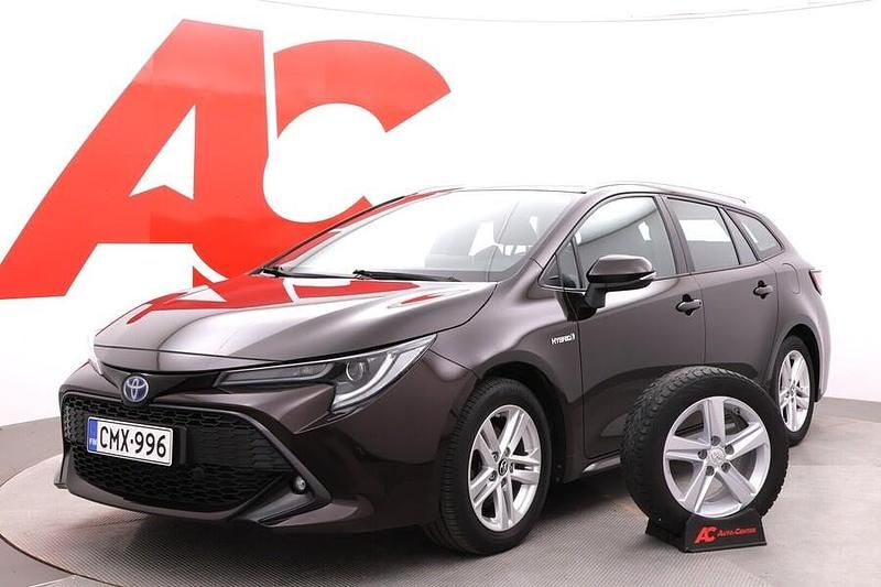 Ruskea (beige) Käytetty 2019 Toyota Corolla Active Farmari | 23 490 € (Perustarjous) - Kuva 1/4