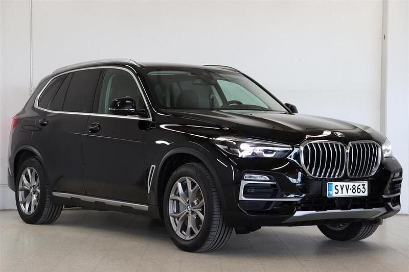 Musta Käytetty 2021 BMW X5 xLine Katumaasturi | 43 900 € (Supertarjous) - Kuva 1/4