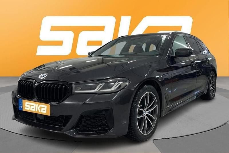 Käytetty 2021 BMW 530e M Sport Farmari | 33 890 € (Perustarjous) - Kuva 1/4