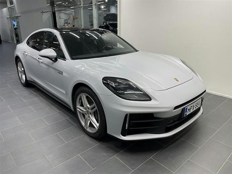 Käytetty Porsche Panamera 4 464 HP (341 kW) 2024 Harmaa Sedan