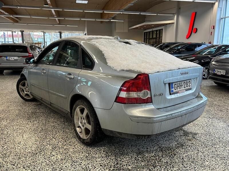 Käytetty Volvo S40 Momentum 140 HP (102 kW) 2007 Harmaa Sedan