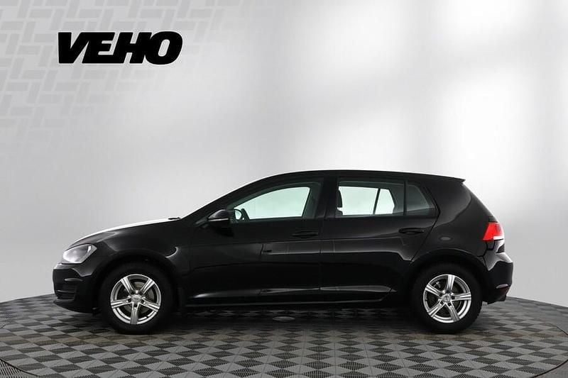 Käytetty VW Golf VII Comfortline 105 HP (77 kW) 2014 Musta Viistoperä