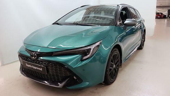 Vihreä Käytetty 2025 Toyota Corolla Business Edition Farmari | 38 550 € (Kallis) - Kuva 1/4