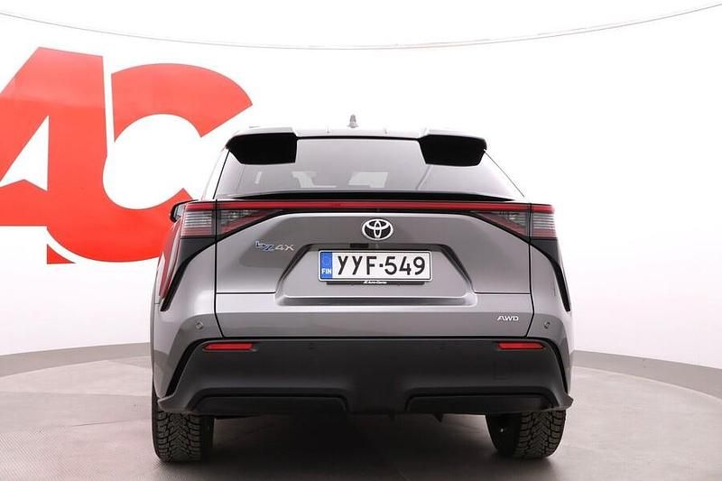 Käytetty Toyota bZ4X Edition 160 kW (218 HP) 2025 Harmaa Katumaasturi