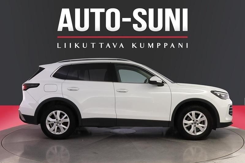 Käytetty VW Tiguan Business 150 HP (110 kW) 2024 Valkoinen Katumaasturi