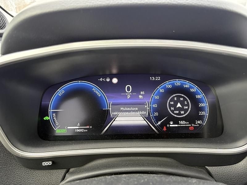 Käytetty Toyota Corolla Cross Premium 197 HP (144 kW) 2024 Valkoinen Katumaasturi