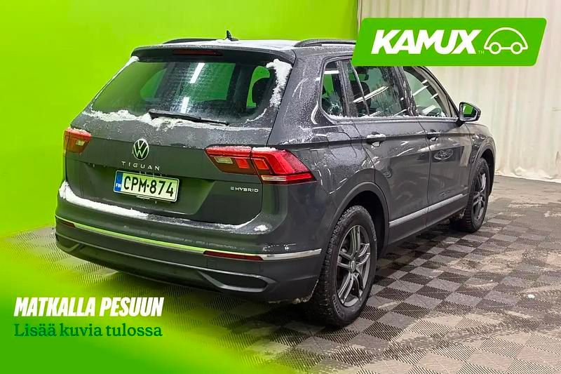 Käytetty VW Tiguan 245 HP (180 kW) 2021 Hopea / harmaa Katumaasturi