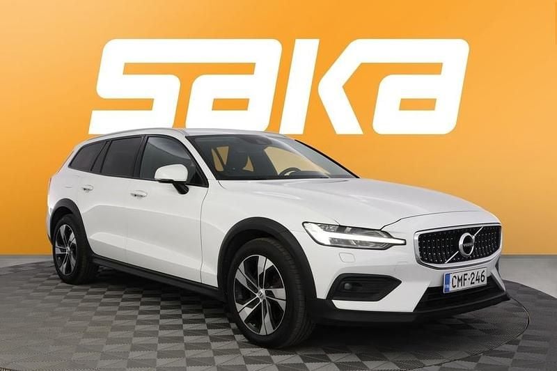 Käytetty Volvo V60 CC Business Edition 190 HP (139 kW) 2019 Farmari