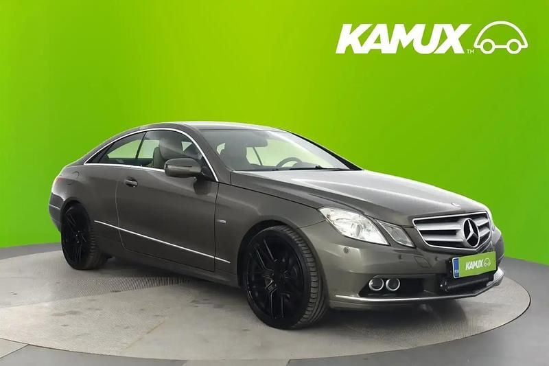 Hopea / harmaa Käytetty 2010 Mercedes E250 Coupe - kaksiovinen | 9 500 € (Supertarjous) - Kuva 1/4