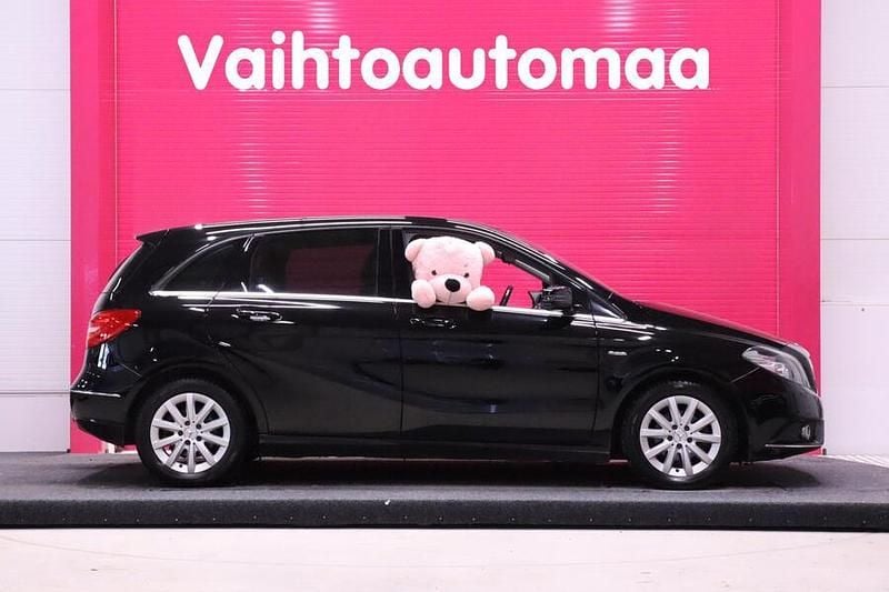 Käytetty Mercedes B180 Business 122 HP (89 kW) 2012 Tila-auto