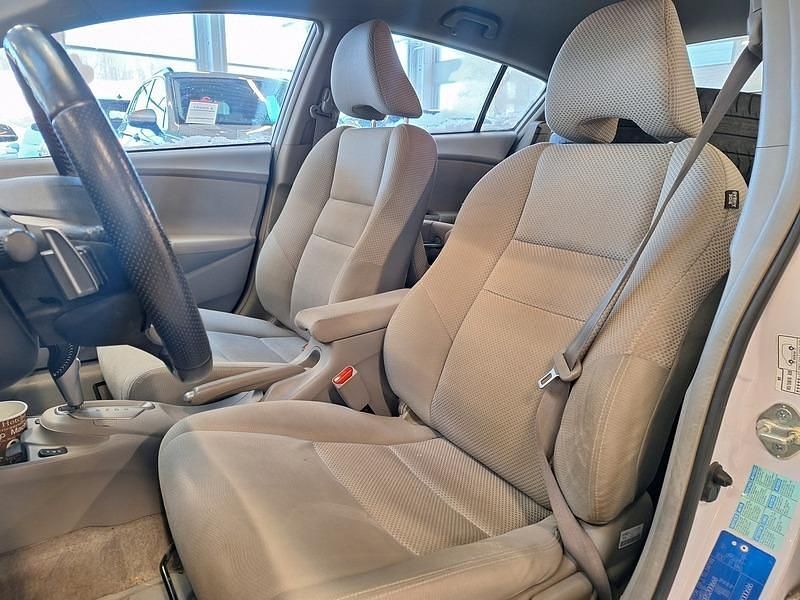 Käytetty Honda Insight Elegance 88 HP (64 kW) 2011 Viistoperä