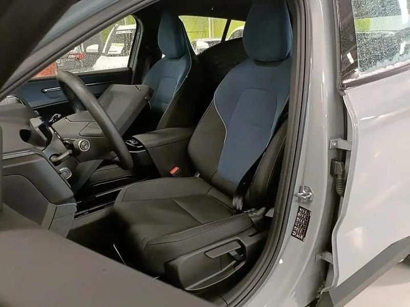 Käytetty Volvo EX30 Performance 314 kW (428 HP) 2024 Hopea / harmaa Katumaasturi