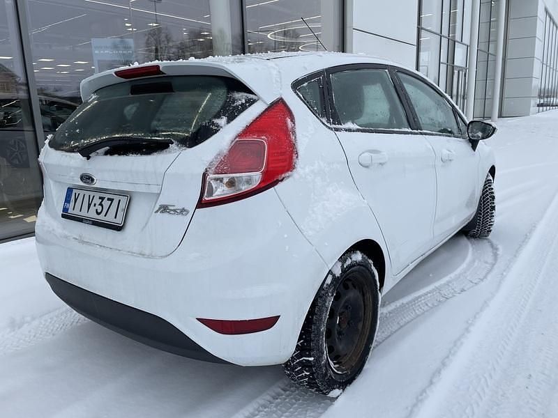 Käytetty Ford Fiesta Trend 80 HP (58 kW) 2015 Valkoinen Viistoperä