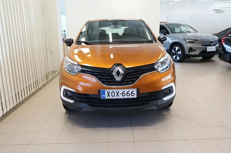 Käytetty Renault Captur Zen 90 HP (66 kW) 2018 Oranssi Katumaasturi