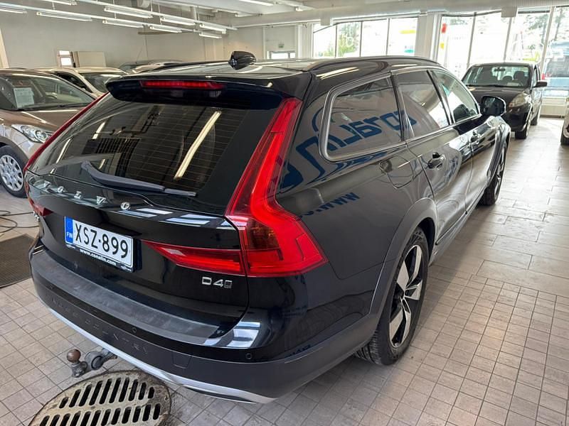 Käytetty Volvo V90 CC Business Edition 190 HP (139 kW) 2018 Farmari