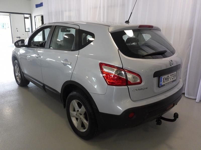 Käytetty Nissan Qashqai Acenta 141 HP (103 kW) 2011 Harmaa Katumaasturi
