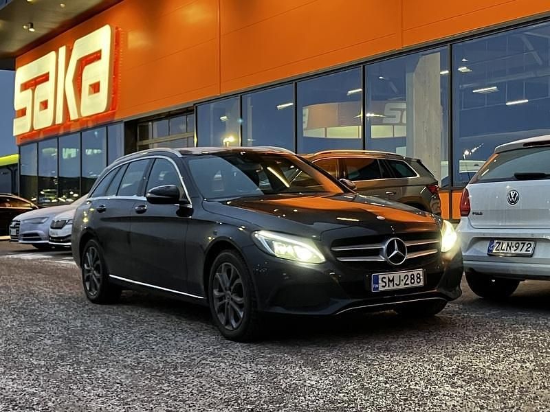 Käytetty 2017 Mercedes C220 Edition Farmari | 23 400 € (Perustarjous) - Kuva 1/4