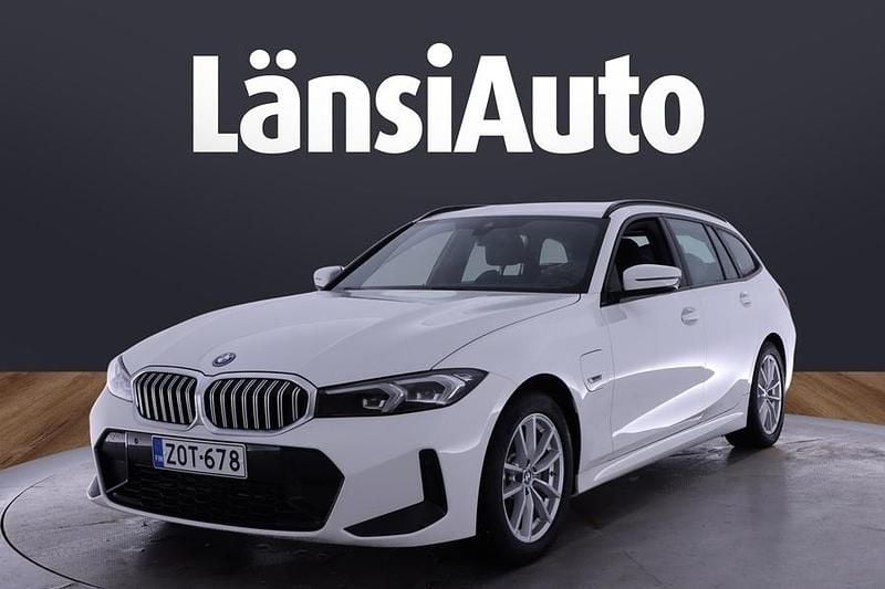 Valkoinen Käytetty 2023 BMW 330e M Sport Farmari | 38 450 € (Perustarjous) - Kuva 1/1