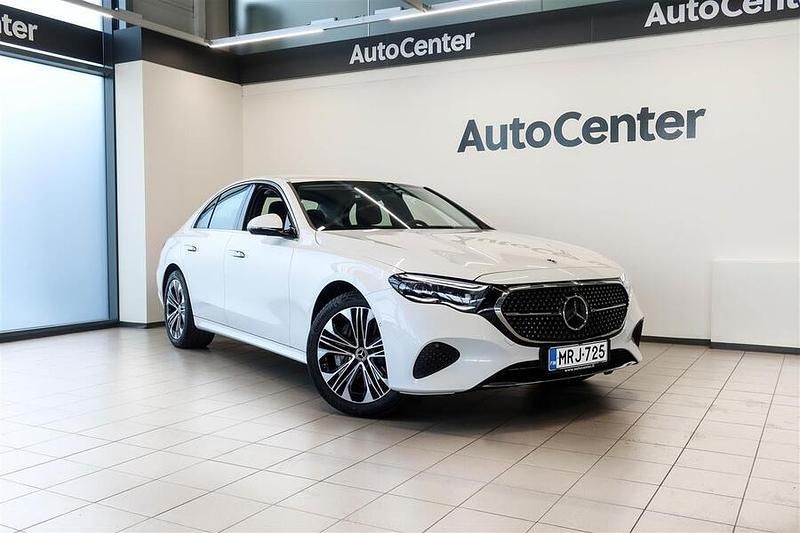 Valkoinen Käytetty 2024 Mercedes E300 Premium Sedan | 65 400 € (Kallis) - Kuva 1/4