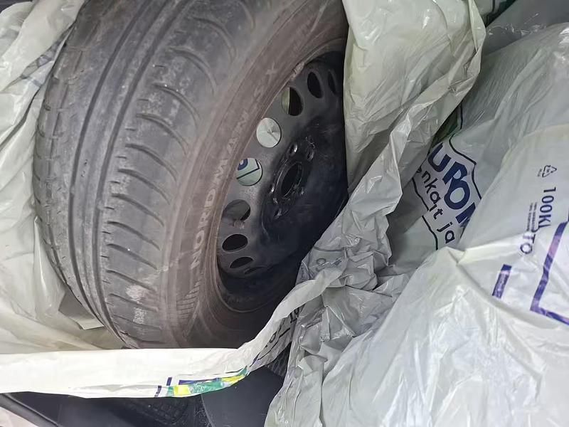 Käytetty VW Golf VI Highline 166 HP (122 kW) 2010 Musta Viistoperä