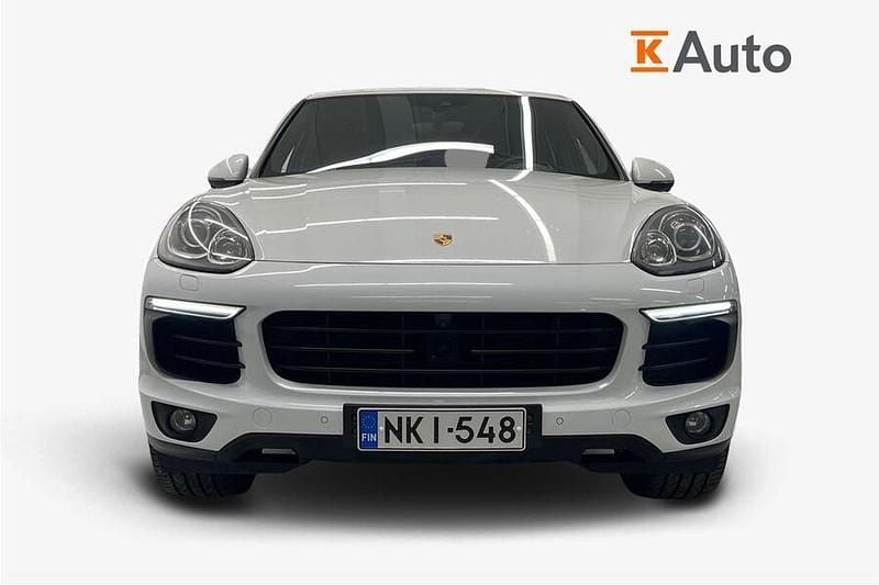 Käytetty Porsche Cayenne S E-Hybrid Platinum Edition 333 HP (244 kW) 2017 Katumaasturi