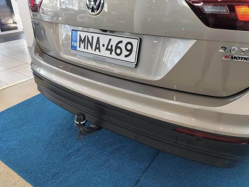 Käytetty VW Tiguan Comfortline 180 HP (132 kW) 2017 Ruskea Katumaasturi