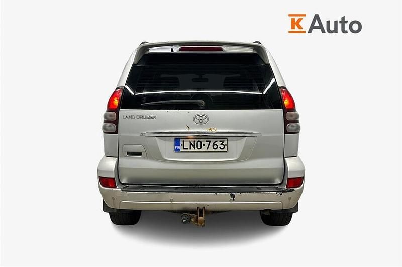 Käytetty Toyota Land Cruiser Executive 166 HP (122 kW) 2006 Katumaasturi