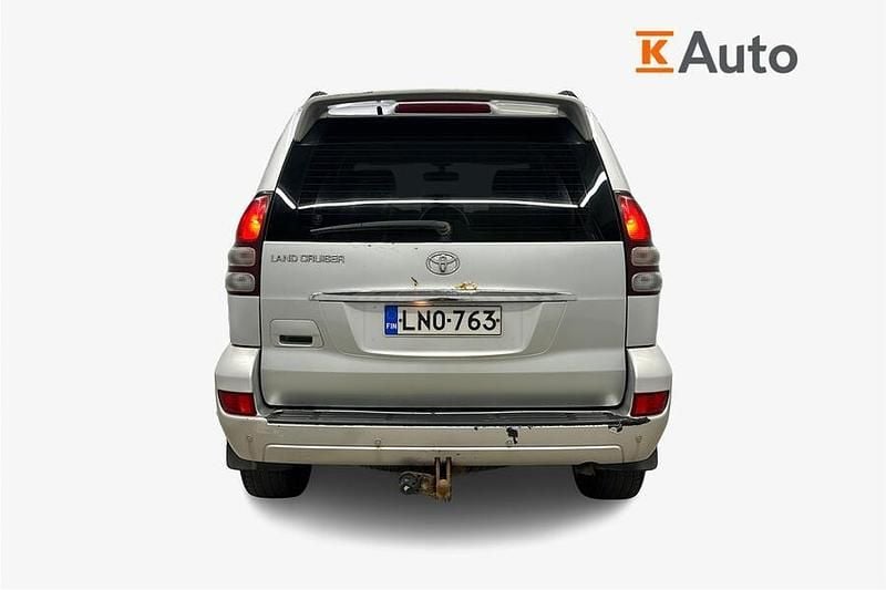 Käytetty Toyota Land Cruiser Executive 166 HP (122 kW) 2006 Katumaasturi