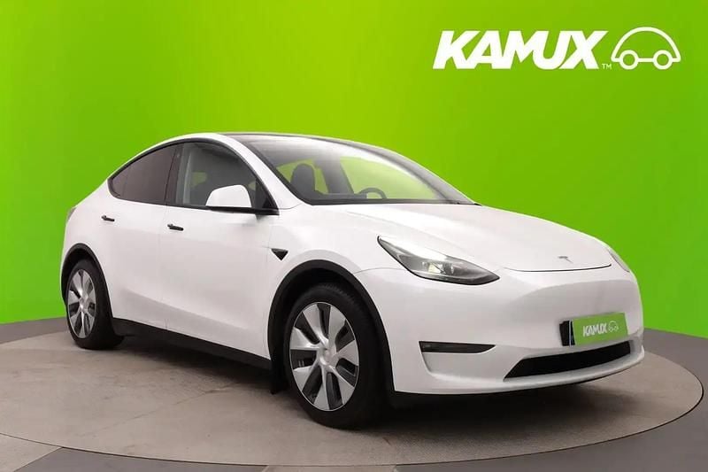 Valkoinen Käytetty 2024 Tesla Model Y Katumaasturi | 39 990 € (Perustarjous) - Kuva 1/4