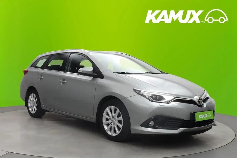 Hopea / harmaa Käytetty 2015 Toyota Auris Touring Sports Multidrive S Farmari | 14 390 € (Perustarjous) - Kuva 1/4