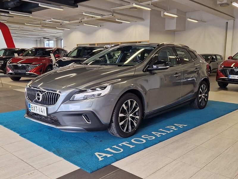 Käytetty 2019 Volvo V40 CC Standard Farmari | 23 800 € (Perustarjous) - Kuva 1/4