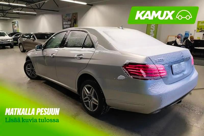 Käytetty Mercedes E200 Business 136 HP (100 kW) 2014 Hopea / harmaa Sedan