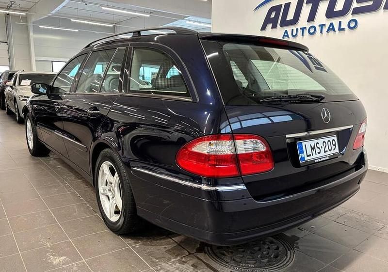 Käytetty Mercedes E200 Business 163 HP (119 kW) 2005 Sininen Farmari