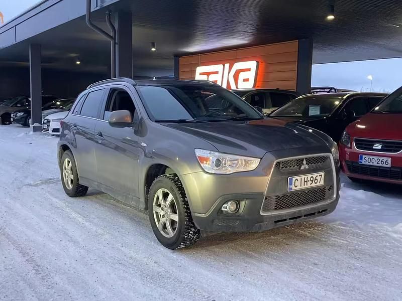 Käytetty Mitsubishi ASX Invite 117 HP (86 kW) 2012 Katumaasturi