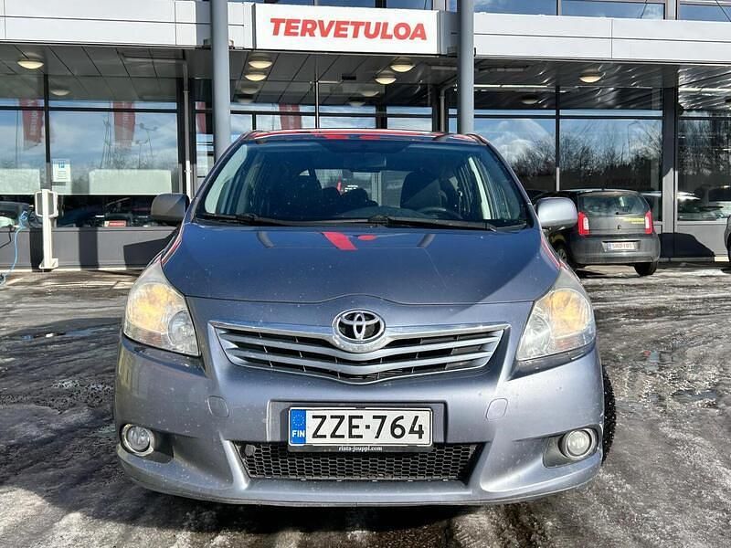 Käytetty Toyota Verso Multidrive S 147 HP (108 kW) 2011 Tila-auto