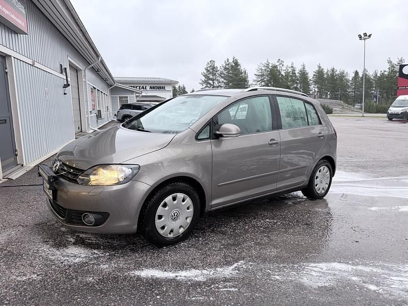 Ruskea Käytetty 2010 VW Golf Plus Cross Comfortline Tila-auto | 6 490 € - Kuva 1/1