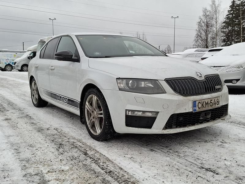 Valkoinen Käytetty 2017 Skoda Octavia RS Viistoperä | 13 900 € (Perustarjous) - Kuva 1/4