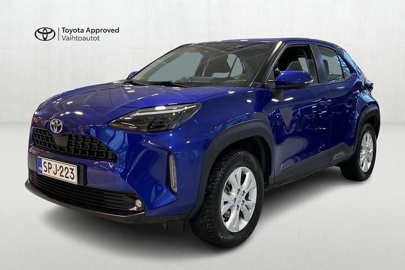 Käytetty Toyota Yaris Cross Active 116 HP (85 kW) 2023 1l0 silver metallic Katumaasturi