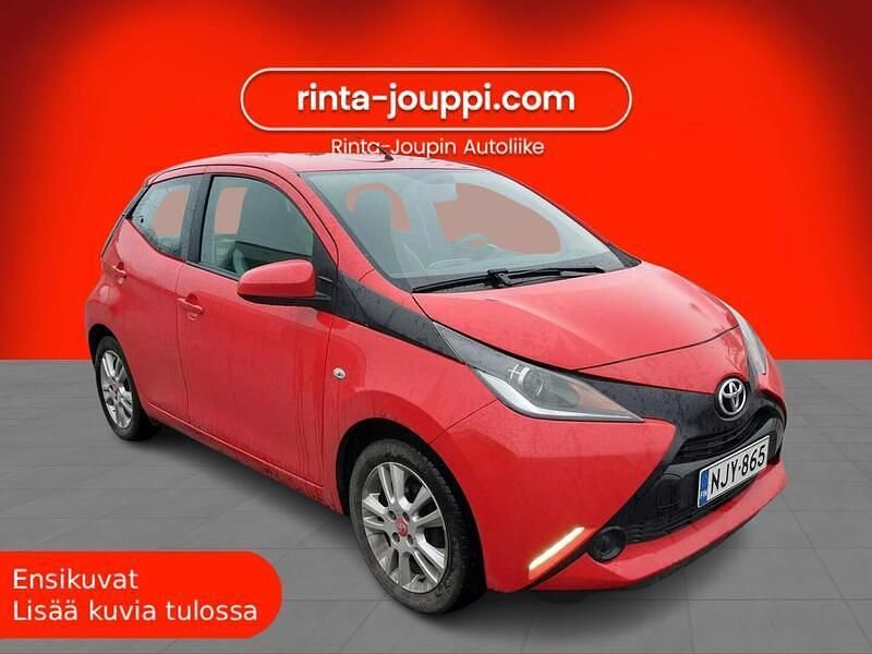 Punainen Käytetty 2016 Toyota Aygo X-play Viistoperä | 12 490 € (Hieman kallis) - Kuva 1/3