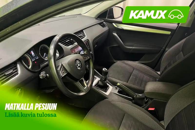 Käytetty Skoda Octavia Ambition 116 HP (85 kW) 2018 Hopea / harmaa Farmari