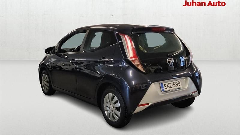 Käytetty Toyota Aygo X-play 69 HP (50 kW) 2014 Sininen Viistoperä