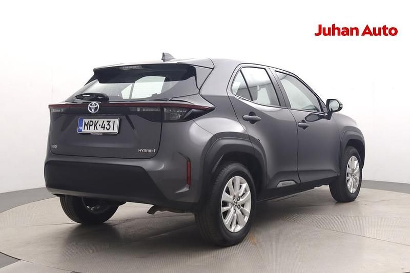 Käytetty Toyota Yaris Cross Active 116 HP (85 kW) 2023 Harmaa Katumaasturi