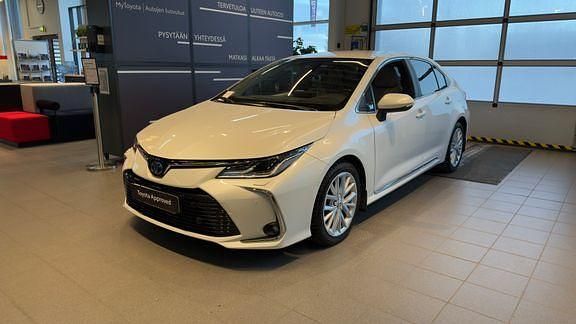 Käytetty Toyota Corolla Premium 122 HP (89 kW) 2023 Valkoinen Sedan