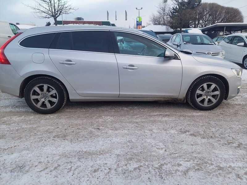 Käytetty Volvo V60 Business Edition 190 HP (139 kW) 2016 Harmaa Farmari