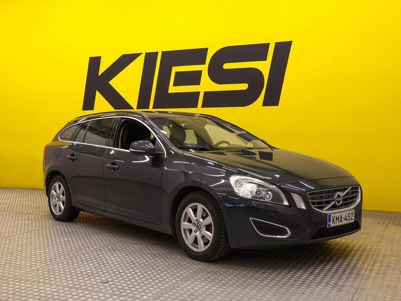 Käytetty Volvo V60 Momentum 114 HP (83 kW) 2012 Farmari