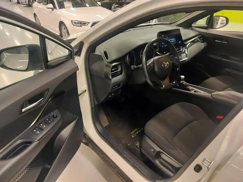 Käytetty Toyota C-HR 122 HP (89 kW) 2019 Valkoinen Katumaasturi
